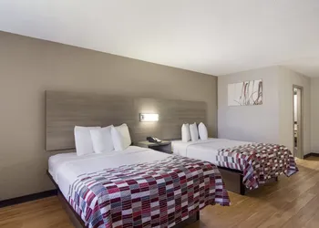 Red Roof Inn & Suites Brunswick I-95 hotel thumbnail 5