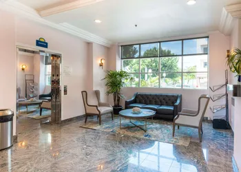 Days Inn by Wyndham Santa Monica hotel thumbnail 2