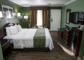 Quality Inn Hemet - San Jacinto hotel thumbnail 6