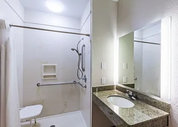 Holiday Inn Express & Suites Tulsa S Broken Arrow Hwy 51 by IHG hotel thumbnail 2