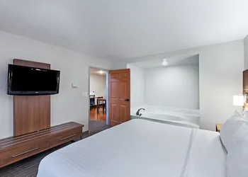 Holiday Inn Express & Suites Tulsa S Broken Arrow Hwy 51 by IHG hotel thumbnail 5