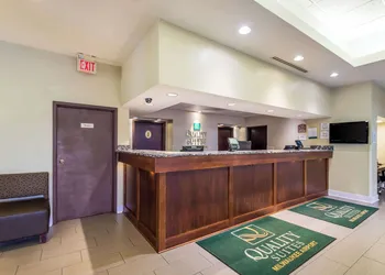 Quality Suites Milwaukee Airport hotel thumbnail 2