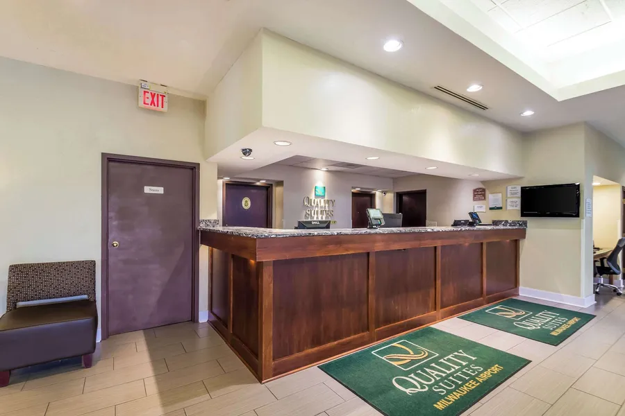 Quality Suites Milwaukee Airport hotel detail image 2