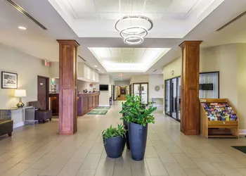 Quality Suites Milwaukee Airport hotel thumbnail 4