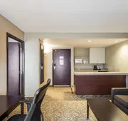 Quality Suites Milwaukee Airport hotel detail image 5