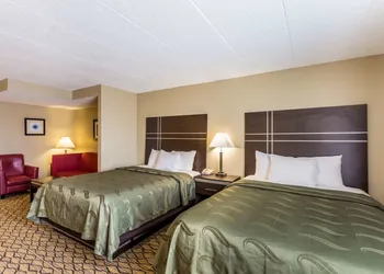 Quality Suites Milwaukee Airport hotel thumbnail 6