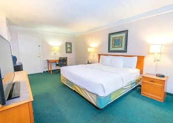 La Quinta Inn by Wyndham Clute Lake Jackson hotel thumbnail 7