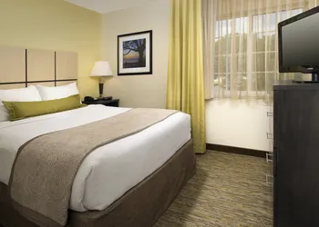 Candlewood Suites Richmond-South by IHG hotel thumbnail 6
