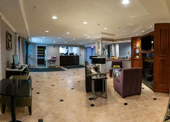 La Quinta Inn & Suites by Wyndham Milwaukee Delafield hotel thumbnail 3