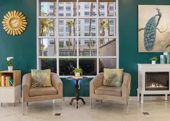 Peacock Suites hotel thumbnail 2