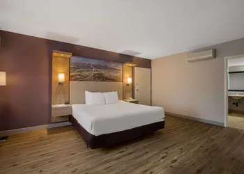 Best Western Diamond Bar Hotel & Suites hotel thumbnail 4
