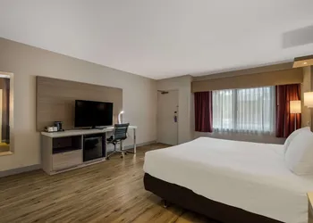 Best Western Diamond Bar Hotel & Suites hotel thumbnail 5