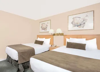 Howard Johnson by Wyndham Downtown Kamloops hotel thumbnail 5