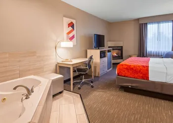 Best Western Plus New Cumberland Inn & Suites hotel thumbnail 4