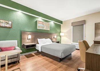 Quality Inn Pooler - Savannah I-95 hotel thumbnail 6