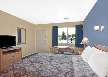 Days Inn by Wyndham Seattle North of Downtown hotel thumbnail 2