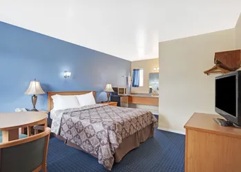 Days Inn by Wyndham Seattle North of Downtown hotel thumbnail 4