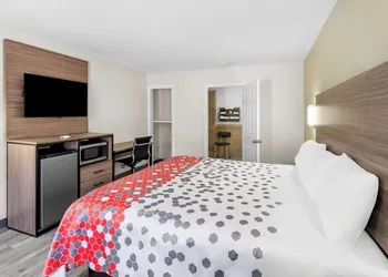 Econo Lodge Inn & Suites Ocean Springs - Biloxi hotel thumbnail 7