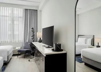 Fairfield Inn & Suites Chicago Downtown / Magnificent Mile hotel thumbnail 3