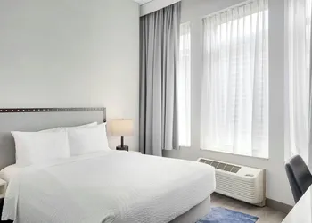 Fairfield Inn & Suites Chicago Downtown / Magnificent Mile hotel thumbnail 4