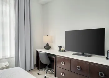 Fairfield Inn & Suites Chicago Downtown / Magnificent Mile hotel thumbnail 5