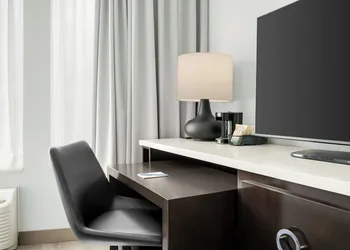 Fairfield Inn & Suites Chicago Downtown / Magnificent Mile hotel thumbnail 6
