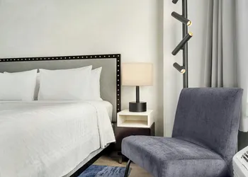 Fairfield Inn & Suites Chicago Downtown / Magnificent Mile hotel thumbnail 7