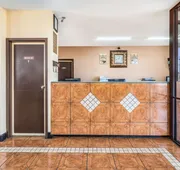 Econo Lodge Inn & Suites Macon West hotel detail image 3