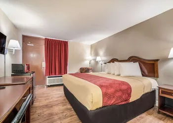 Econo Lodge Inn & Suites Macon West hotel thumbnail 6
