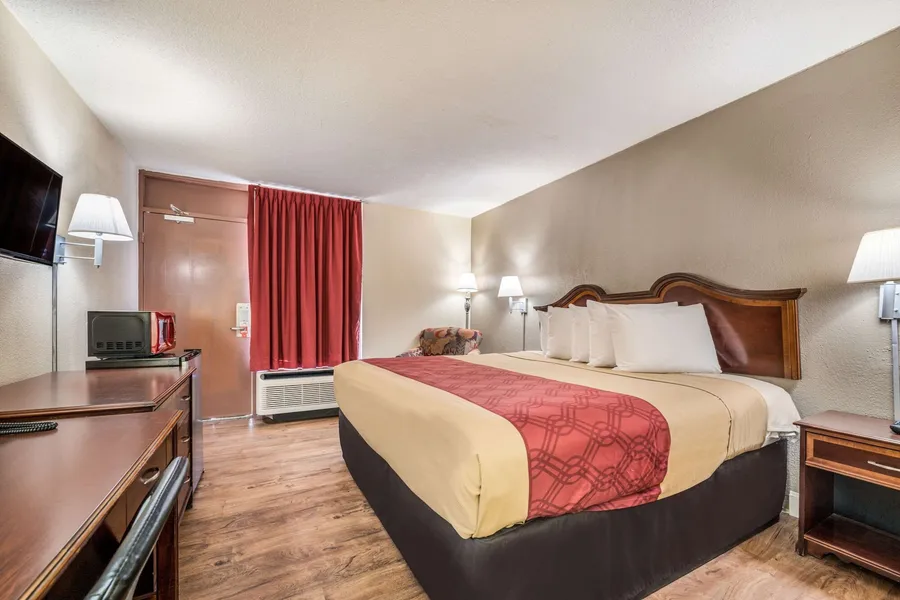 Econo Lodge Inn & Suites Macon West hotel detail image 6