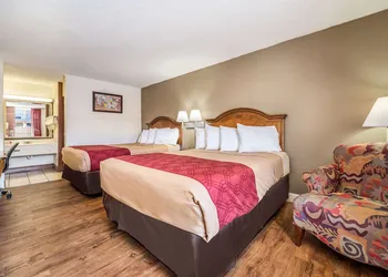 Econo Lodge Inn & Suites Macon West hotel thumbnail 8