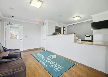 HomeTowne Studios by Red Roof Atlanta – Peachtree Corners hotel thumbnail 2