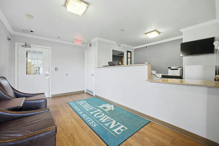 HomeTowne Studios by Red Roof Atlanta – Peachtree Corners hotel detail image 2