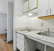 HomeTowne Studios by Red Roof Atlanta – Peachtree Corners hotel detail image 3