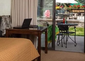 Foothills Inn hotel thumbnail 4