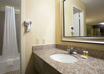 Days Inn by Wyndham Dallas Irving hotel thumbnail 5