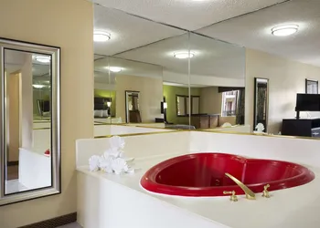 Days Inn by Wyndham Dallas Irving hotel thumbnail 6