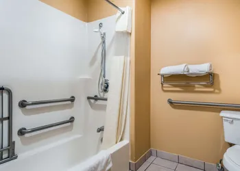 Americas Best Value Inn Ukiah hotel thumbnail 5