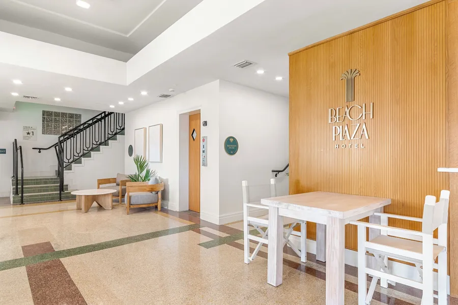 Beach Plaza hotel detail image 2