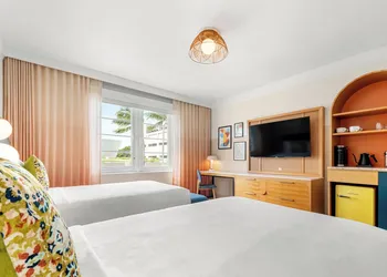 Beach Plaza hotel thumbnail 6