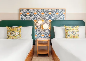 Beach Plaza hotel thumbnail 7