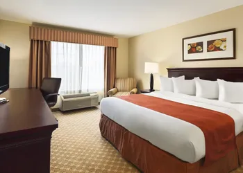 La Quinta Inn & Suites by Wyndham Knoxville West hotel thumbnail 5