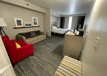 La Quinta Inn & Suites by Wyndham Knoxville West hotel thumbnail 7