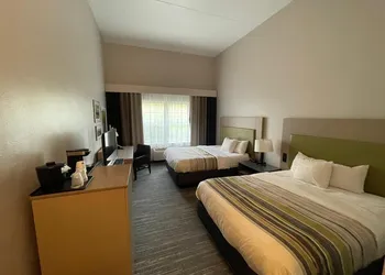 La Quinta Inn & Suites by Wyndham Knoxville West hotel thumbnail 8