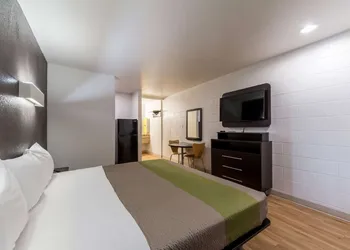Studio 6 San Antonio, TX - Fort Sam Houston Area hotel thumbnail 7