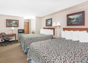 Days Inn & Suites by Wyndham Brinkley hotel thumbnail 4