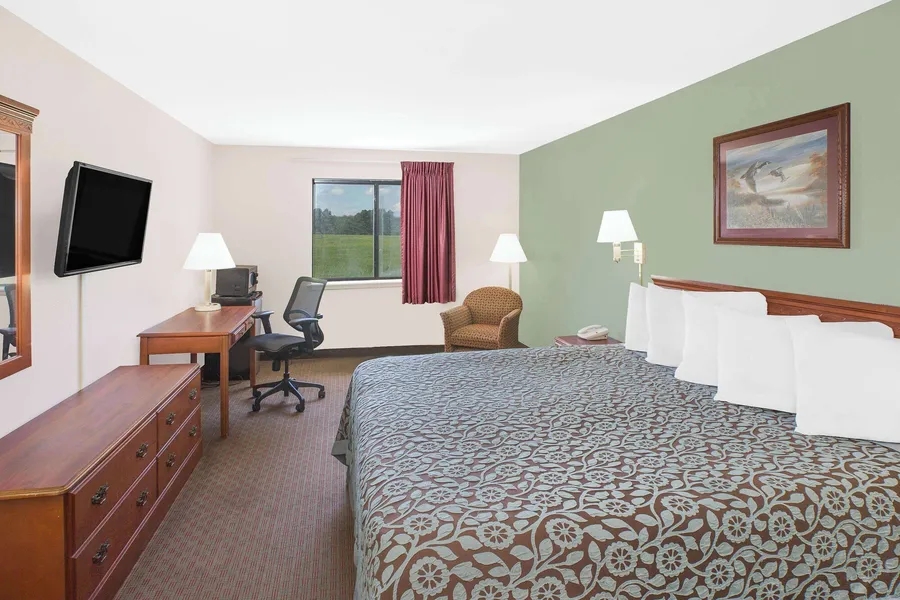 Days Inn & Suites by Wyndham Brinkley hotel detail image 6