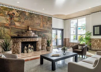 Essex House By Clevelander hotel thumbnail 4