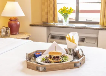 Clocktower Inn Ventura hotel thumbnail 3