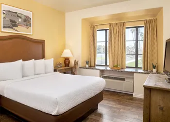 Clocktower Inn Ventura hotel thumbnail 4